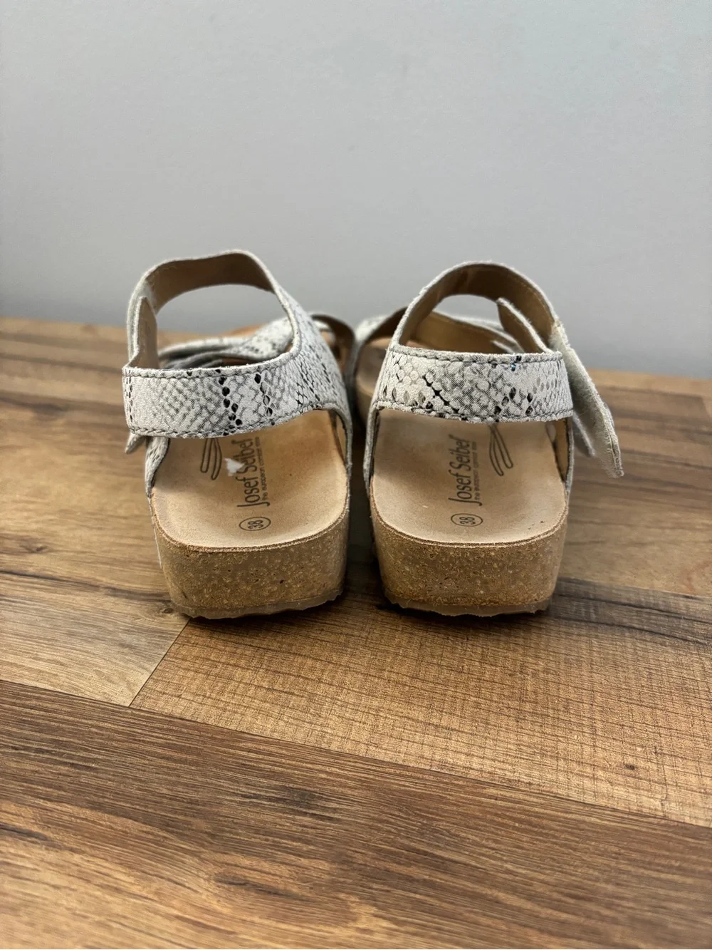 Josef Seibel Tonga 25 Ankle Strap Snakeskin Print Sandals - Picture 4 of 7
